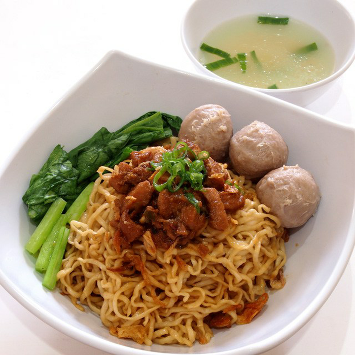 Mie Ayam Goreng dan Bakso 32: Kenikmatan Hangat di Setiap Suapan